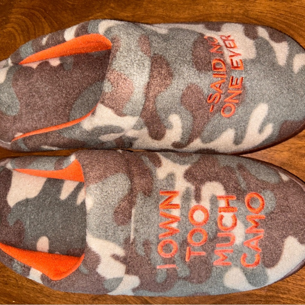 Men’s Dearfoam Camo Slippers Size L US 11-12